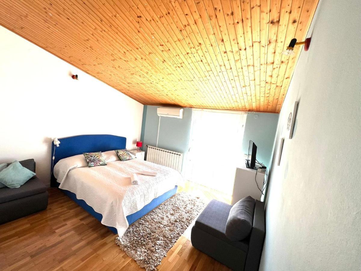 Apartments Toni Подстрана Экстерьер фото