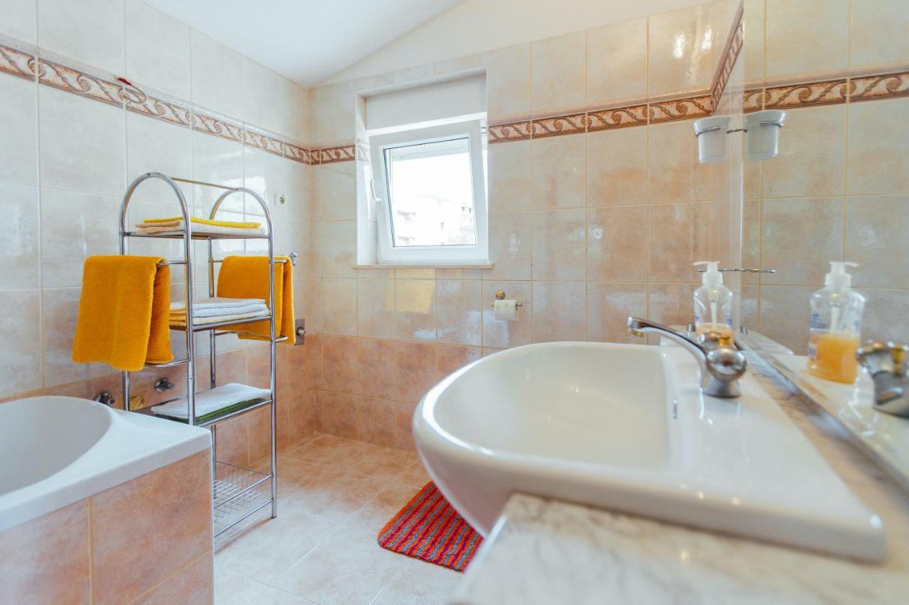 Apartments Toni Подстрана Экстерьер фото