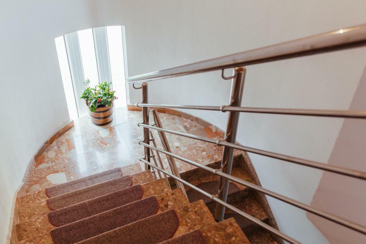 Apartments Toni Подстрана Экстерьер фото